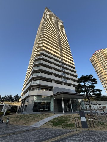 【外観】 | リベーラガーデンI棟（マリナタワー） | 33階建てのタワーマンションの20階部分のお部屋です。敷地内駐車場に空きがあるのも嬉しいポイントです