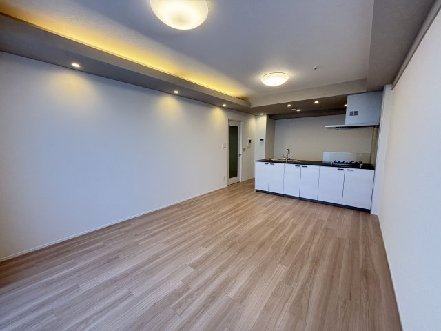 【居間・リビング】 | リベーラガーデンI棟（マリナタワー） | リビングは一部床暖房設置済みで足元から暖かく快適です