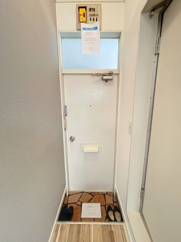 ホワイトヴィラ鶴瀬の玄関|参考イメージ写真。