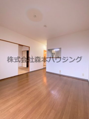 【居間・リビング】 | 　セレコート住道 | こちらのリビングで趣味の時間をお楽しみください