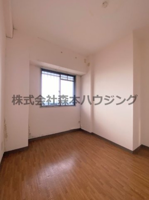 【洋室】 | 　セレコート住道 | 落ち着いた色調の洋室です