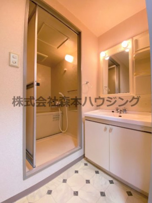 【洗面所】 | 　セレコート住道 | スペースが確保できる洗面所です