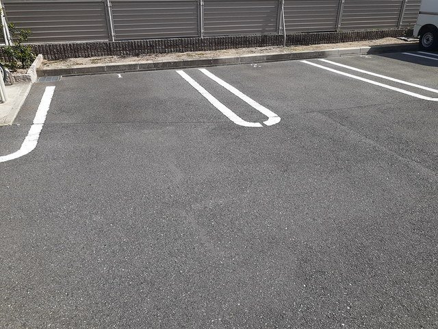 ハピネスⅡの駐車場