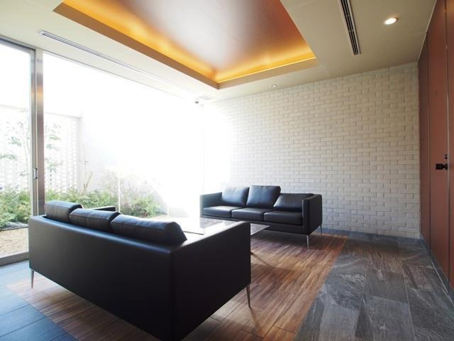 ローレルコート上野芝町四丁のロビー