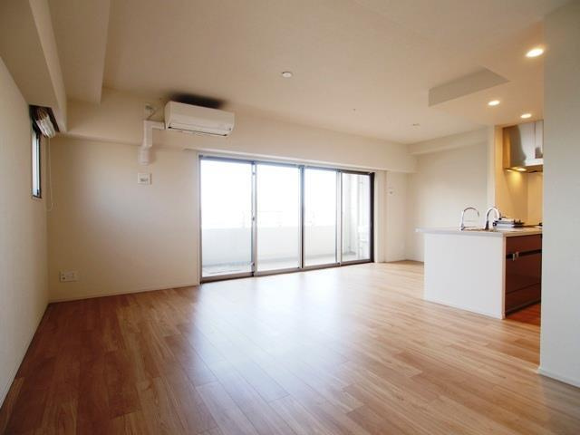 ローレルコート上野芝町四丁の居間・リビング