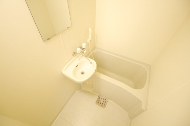 レオパレス鈴の森の浴室