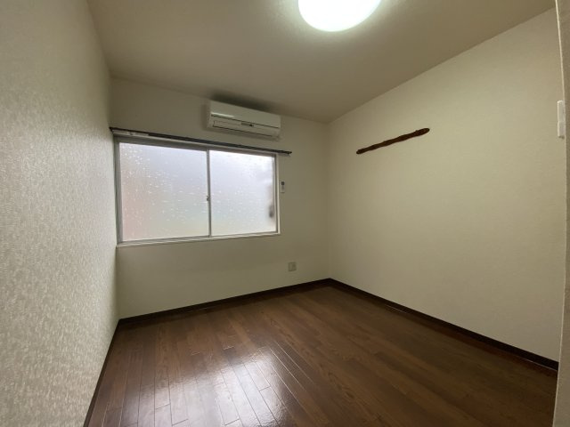 石津アパートの洋室