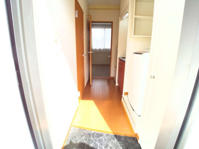 レオパレス上野芝の玄関|玄関ドアは防犯サムターン設置