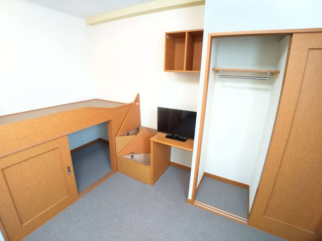 レオパレス上野芝の内装|豊富な収納スペース