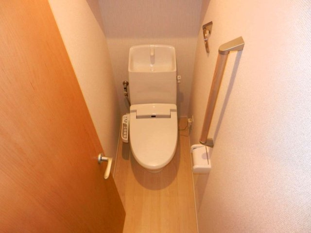 クレイノシーサイド石津川のその他|明るく清潔感のあるトイレ