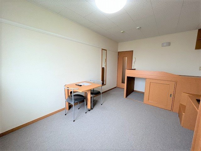 レオパレスアニマリートの居間・リビング