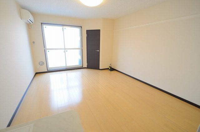 レオネクストＡＱＵＡＴＩＭＥＳの居間・リビング