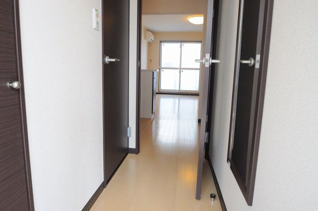 レオネクストＡＱＵＡＴＩＭＥＳの玄関