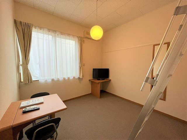 レオパレスサカグチの居間・リビング