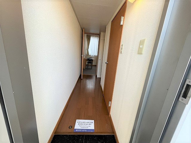 レオパレスサカグチの玄関