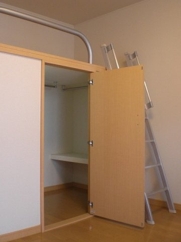 レオパレスＶＥＧＡのその他|ベット下の収納を有効活用。お部屋をスッキリと見せれます。