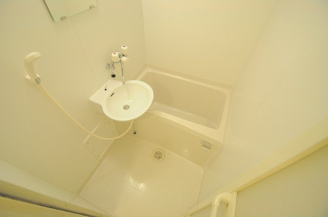 レオパレスＶＥＧＡの浴室|一日頑張った体を湯船で癒してください。