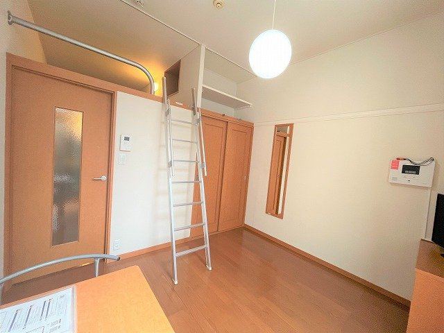 レオパレス国栄の寝室