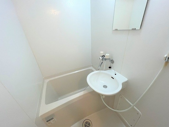 レオパレス国栄の浴室