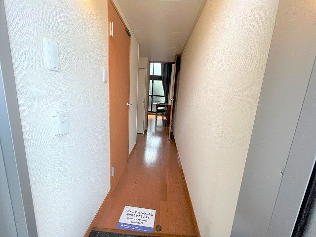 レオパレス国栄の玄関