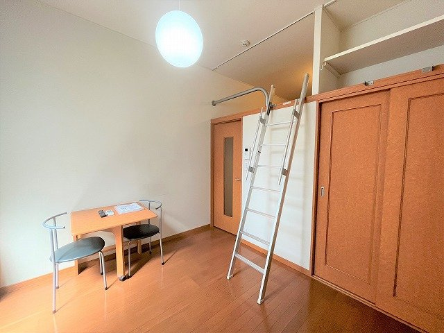 レオパレス国栄の寝室