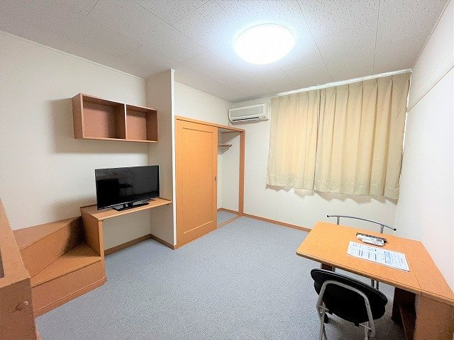 レオパレスオアシス岸和田の居間・リビング