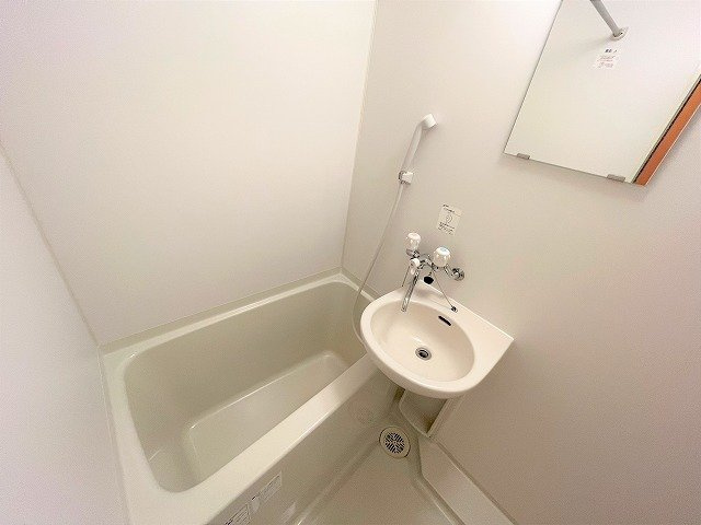 レオパレス中央公園の浴室