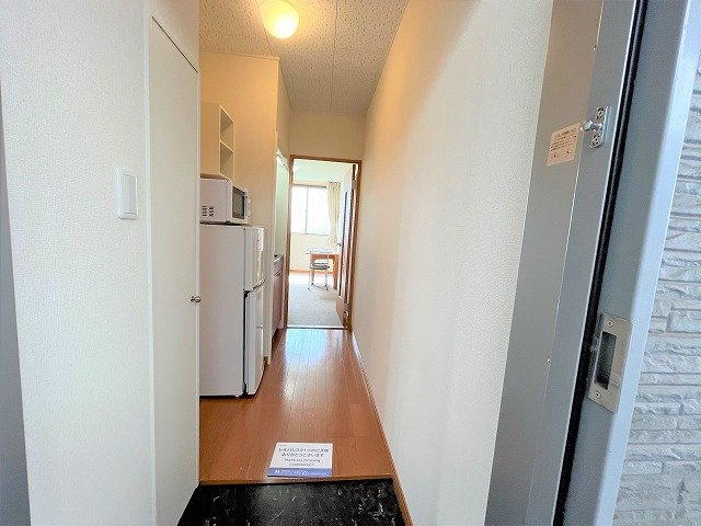 レオパレス中央公園の玄関