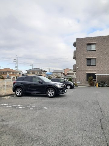 フォレスタフィウ－メの駐車場