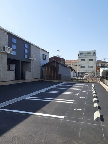 グラン　フェリシアの駐車場