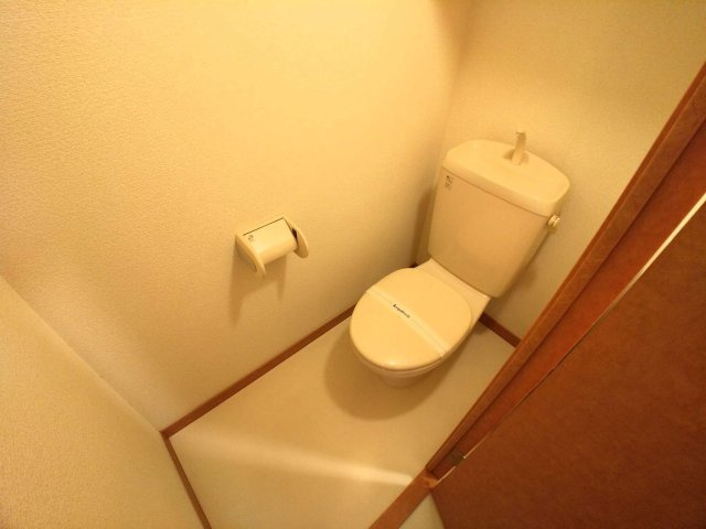 レオパレスＲｉｖｅｒｓｉｄｅ橘のその他|明るく清潔感のあるトイレ