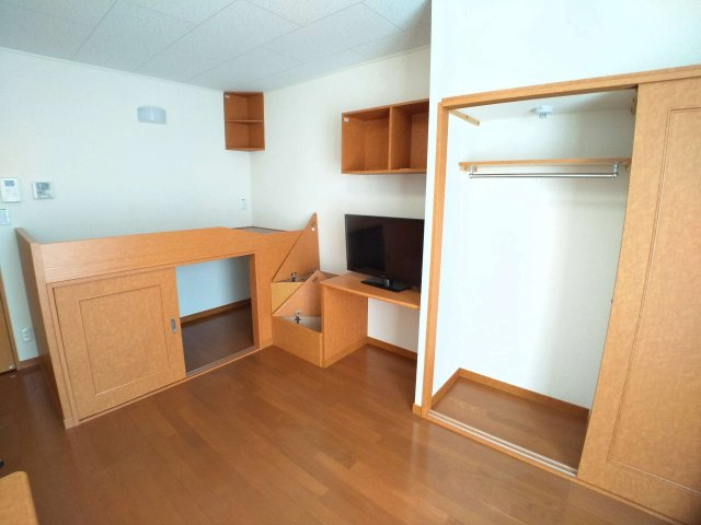 レオパレスＲｉｖｅｒｓｉｄｅ橘の内装|豊富な収納スペース