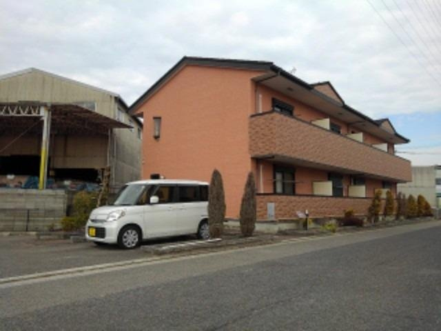 エムズコートの駐車場