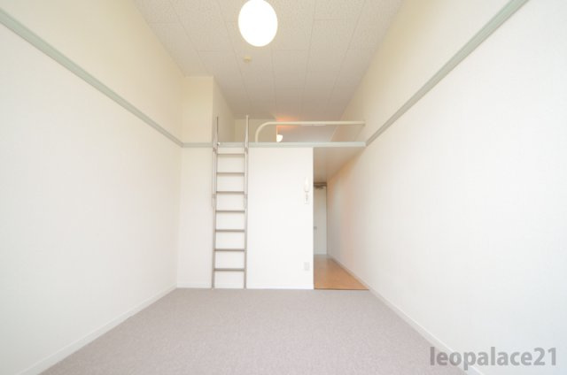 レオパレスプレノタートⅡの居間・リビング|ご自身の家具家電が使えるお部屋♪