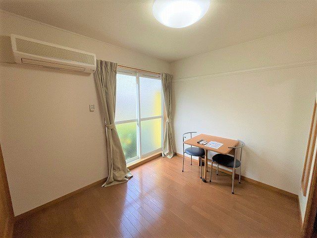 レオパレス泉大津中央の居間・リビング