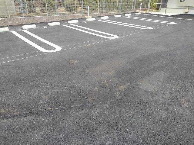 シャルム・ソレイユの駐車場