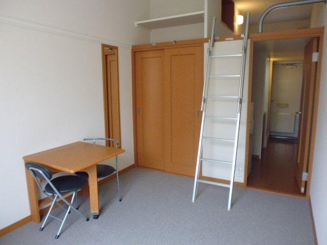 レオパレス穂風の居間・リビング|ロフト付です。