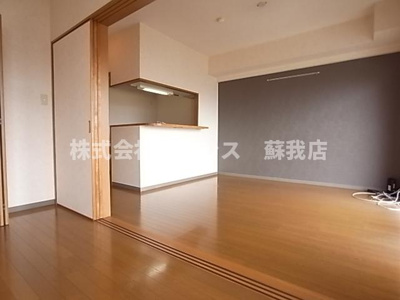 【居間・リビング】 | デューク浜野 | こちらのリビングで趣味の時間をお楽しみください