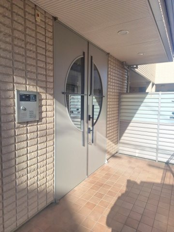 東川口ヒルズのエントランス