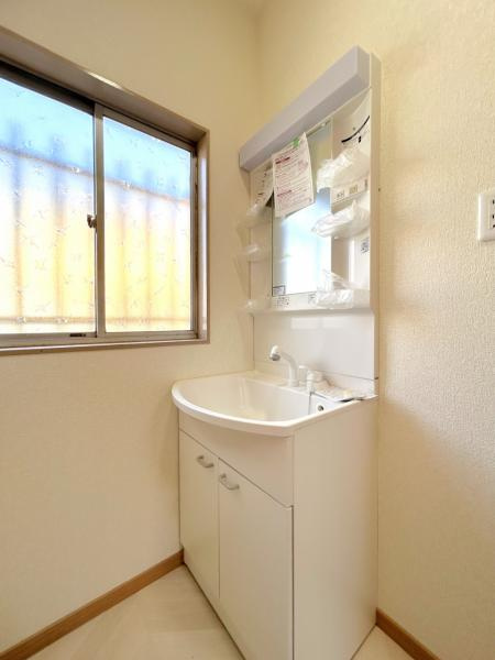 宇都宮市江曽島町　3ＬＤＫ　中古住宅の独立洗面台