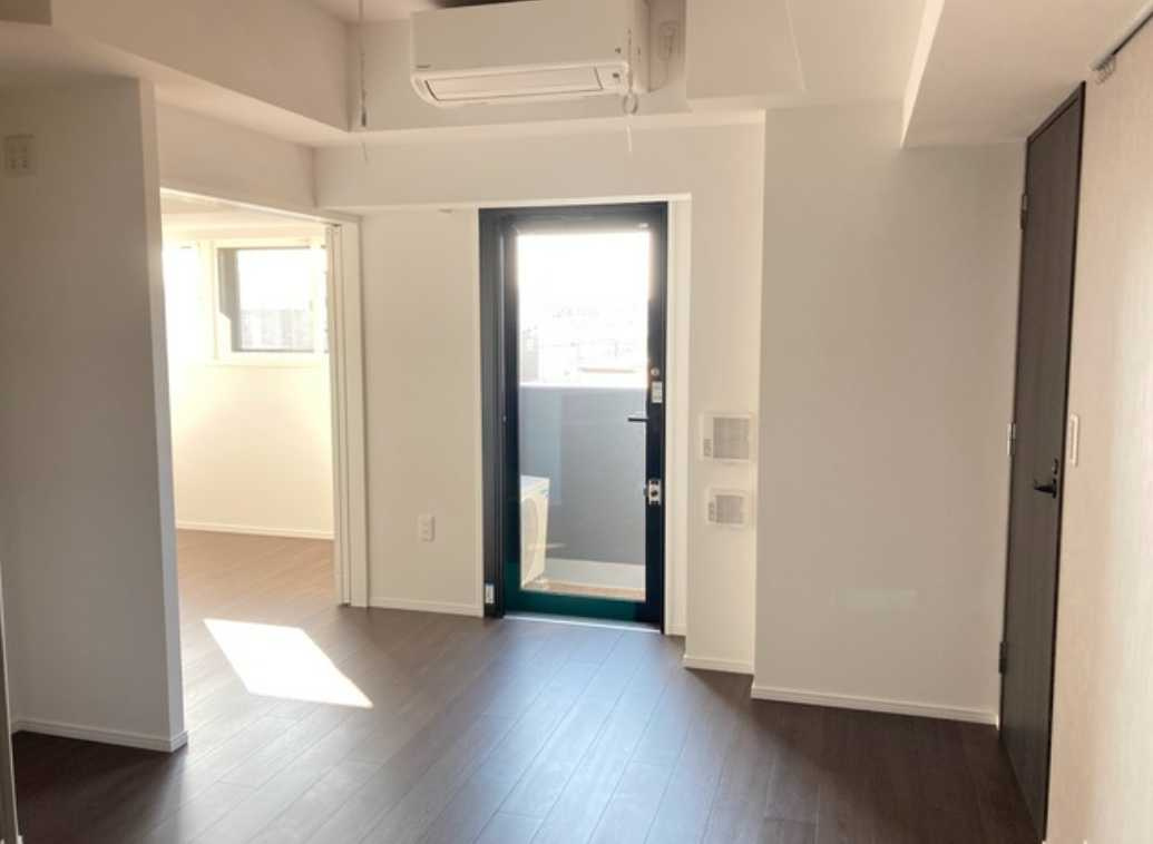 GRAND三軒茶屋WEST　築浅　駅近　ネット無料　ペット相談可の居間・リビング