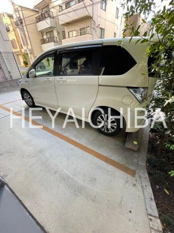 フェルクルールプレスト上野根岸の駐車場