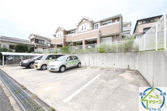 アムール魚住の駐車場