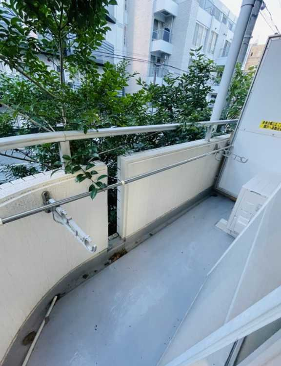 トップ三軒茶屋第4　分譲賃貸　礼金０　管理人巡回のバルコニー
