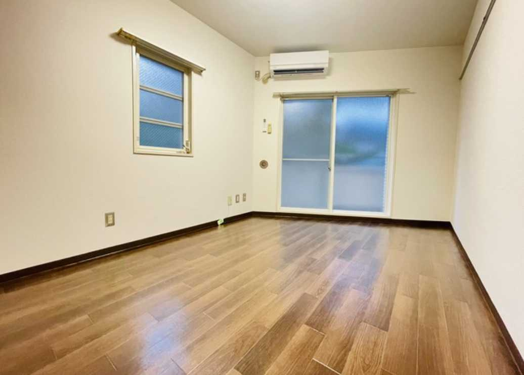 トップ三軒茶屋第4　分譲賃貸　礼金０　管理人巡回の居間・リビング