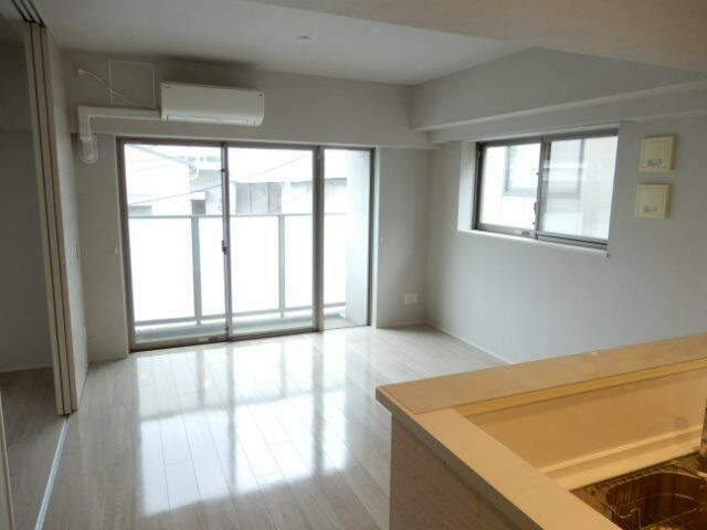 イニシア西日暮里の居間・リビング