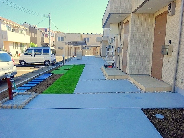 ヘーベル ティーア Ａのエントランス|★現地待ち合わせでご案内が可能です★