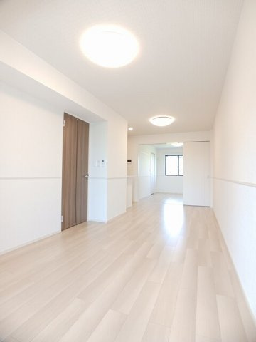 アイノス波分Ⅱの居間・リビング|こちらの居間で趣味の時間をお楽しみください