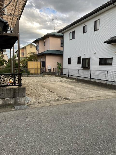 宇都宮市中今泉３丁目　2ＬＤＫ　中古住宅の駐車場