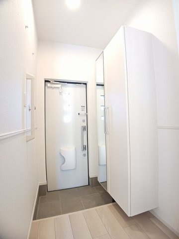 クレメント紀州の玄関|明るい玄関です